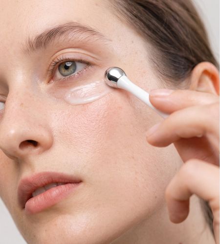 Can Draining the Eye Contour Help Reduce Puffiness Naturally?